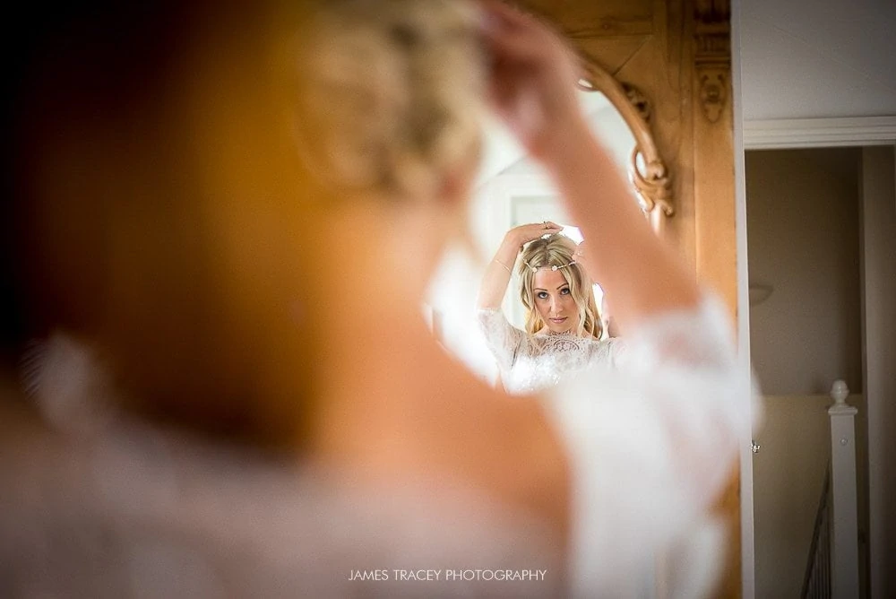 bride adding her hairpiece 