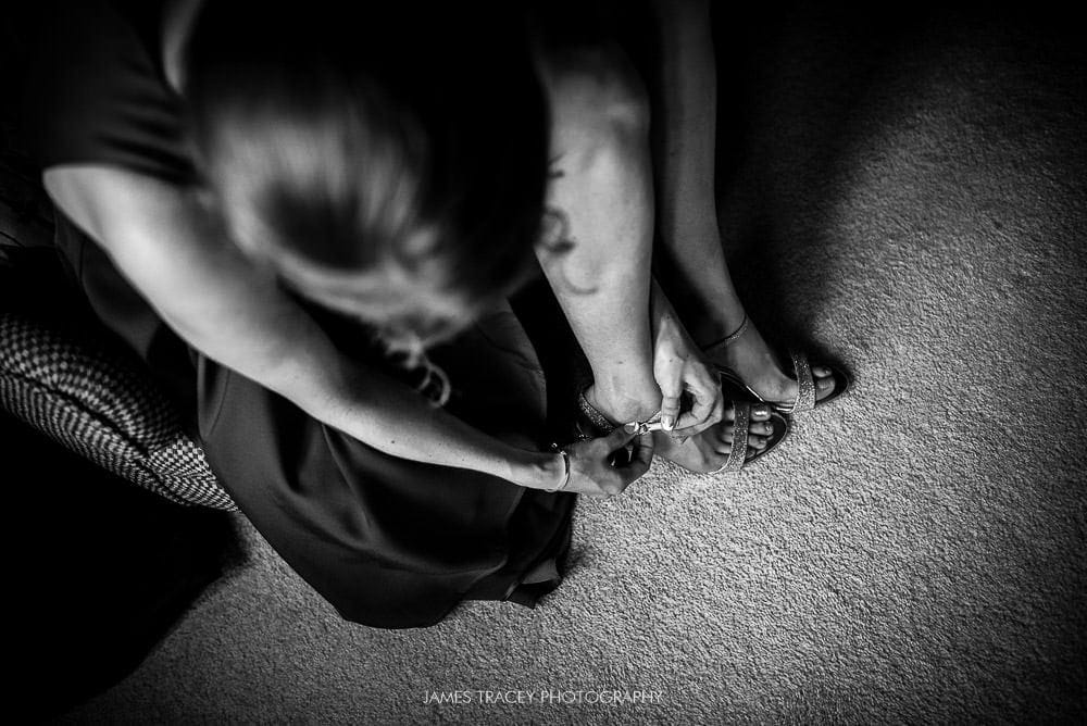 bridesmaid putting shoes on