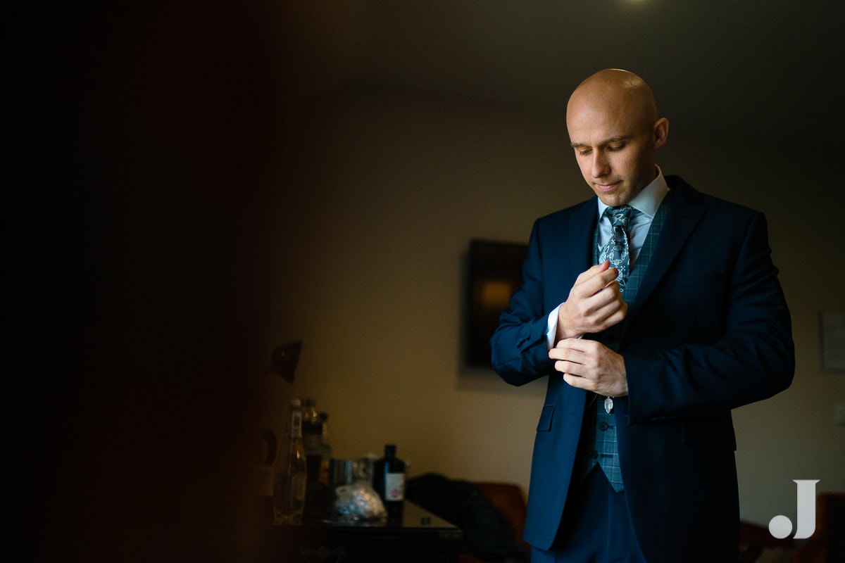 groom checking his kjacket at merrydale manor