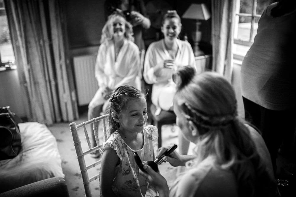 bride and her mother make up