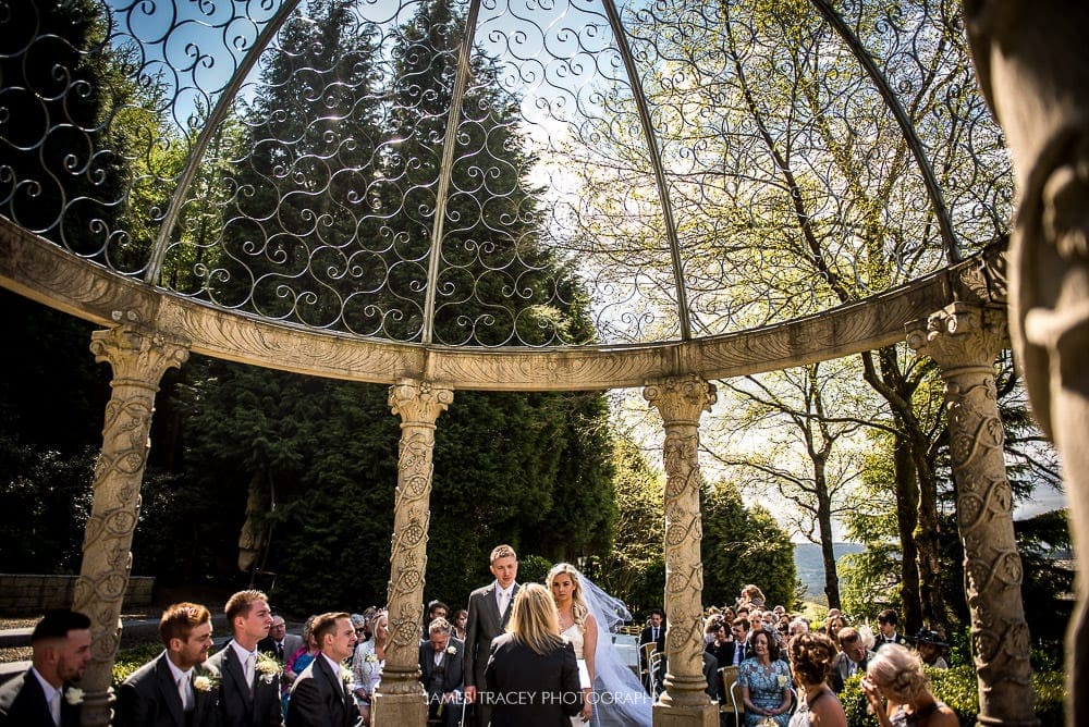 outdoor wedding at the saddleworth hotel