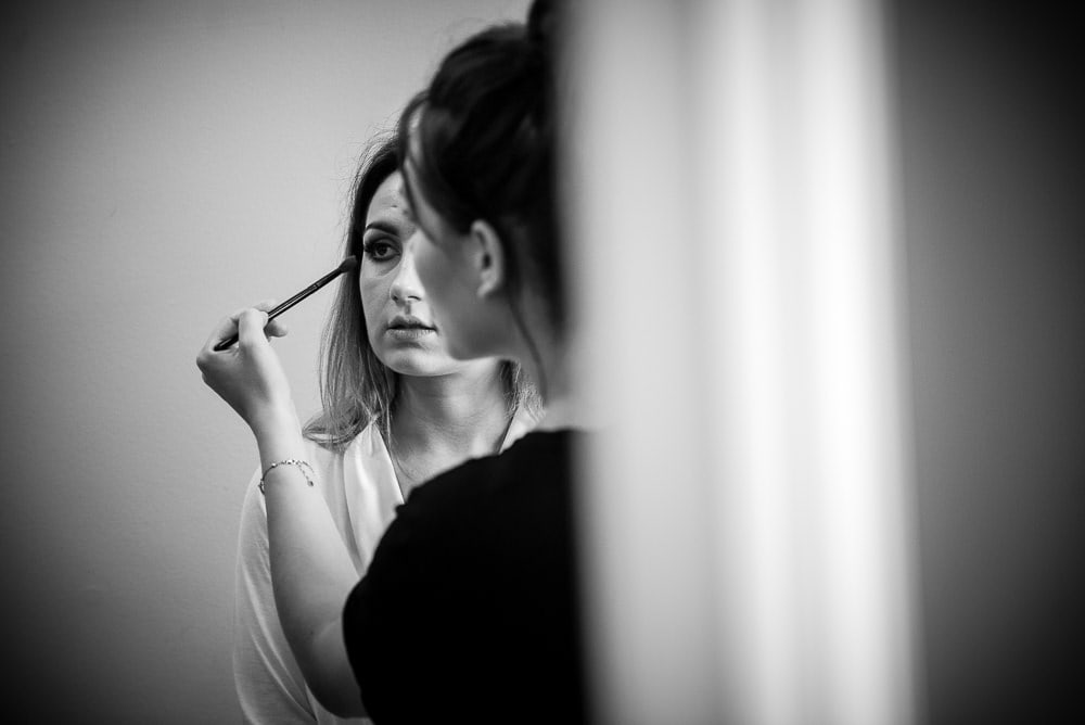 bride having make up set